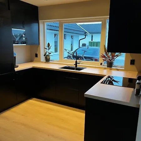Nytt Hus I Fredfullt Nabolag *