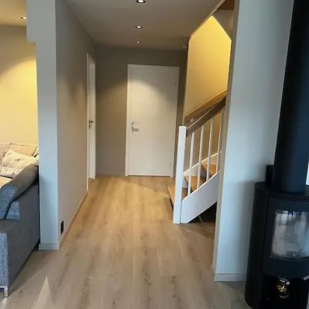 Villaer Nytt Hus I Fredfullt Nabolag *