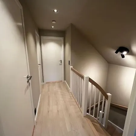 Nytt Hus I Fredfullt Nabolag * 韦尔达尔