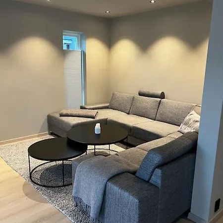 Nytt Hus I Fredfullt Nabolag 别墅