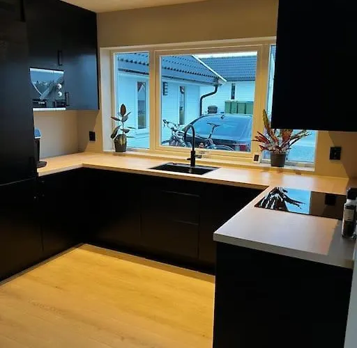 Nytt Hus I Fredfullt Nabolag *