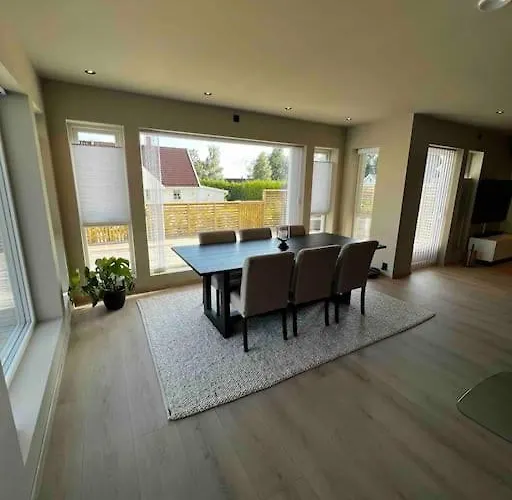 Villaer Nytt Hus I Fredfullt Nabolag Verdalsora
