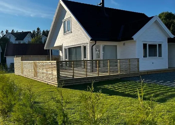 Nytt Hus I Fredfullt Nabolag Villaer *